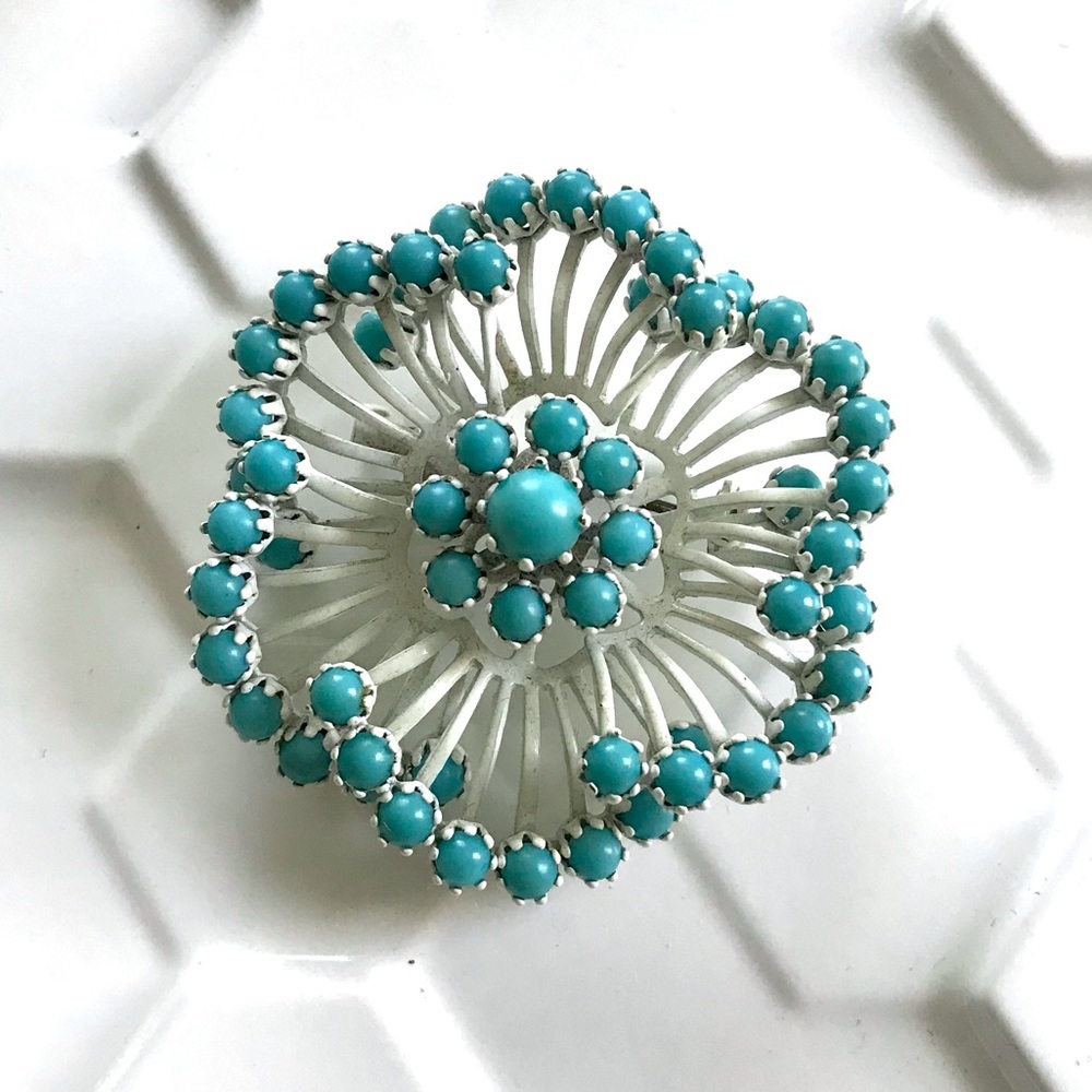 Vintage 1950’s enamel white & turquoise flower novelty brooch pin